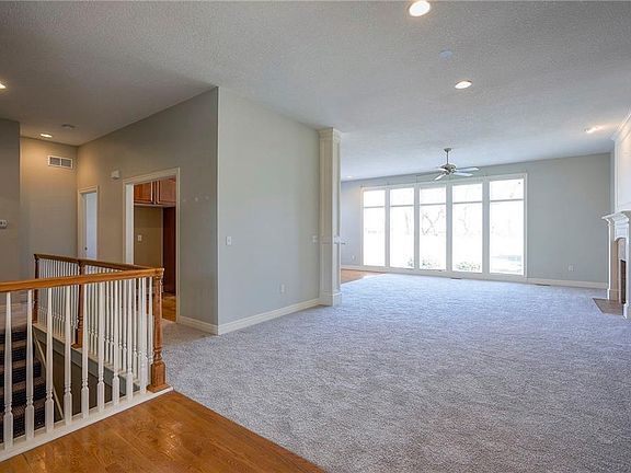 5th image of 13423 Pennsylvania Ct
