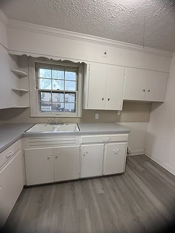 1st image of 1368 Roslyn Ave SW