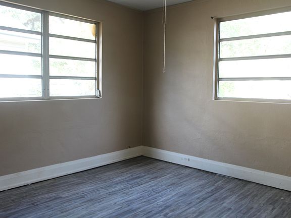 4th image of 1114 W Lincoln Ave