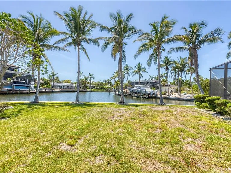 5585 Contento Dr — Photo 24