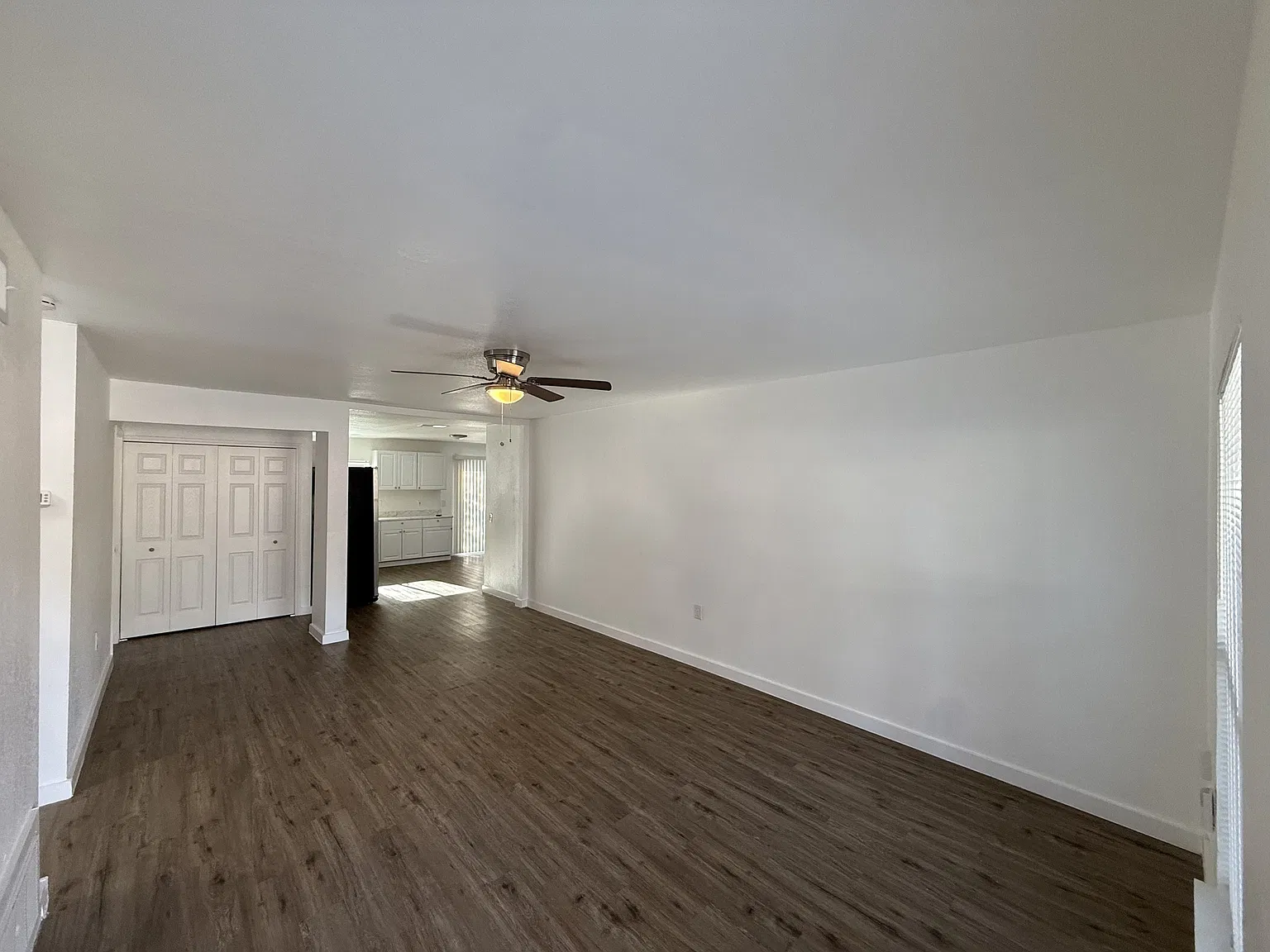 3 bed, 1327 sqft, $1,900 — Photo 2