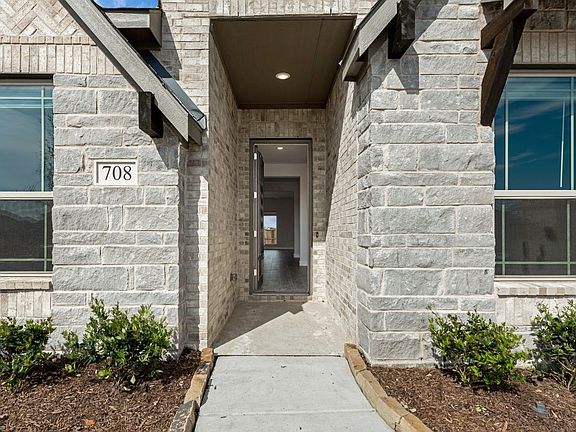 5th image of 708 Sedona St