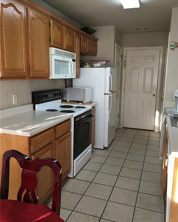 2nd image of 3028 Orchard St
