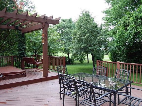 3rd image of 670 Quail Hollow Dr S