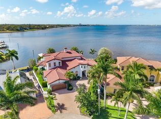 911 Aqua Ln, Fort Myers, FL 33919