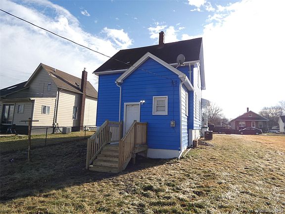 3rd image of 81 Fessenden St