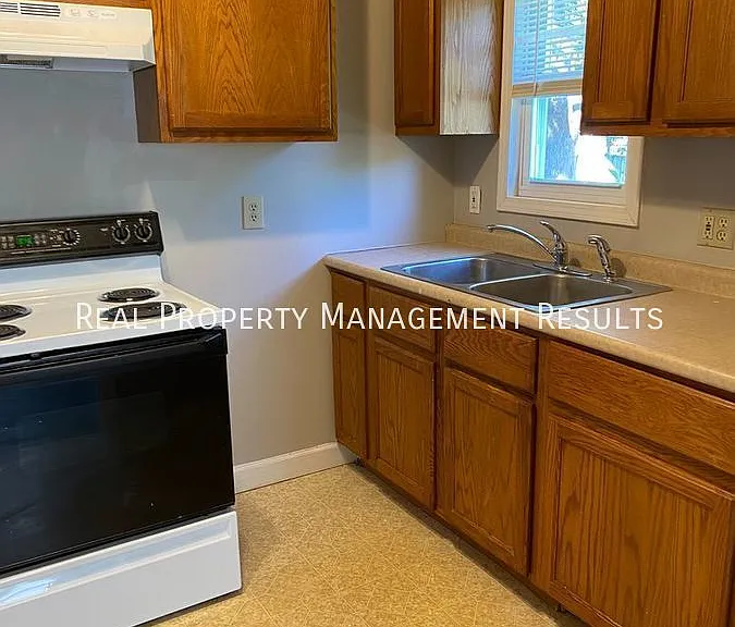 1208 Macarthur Dr — Photo 4