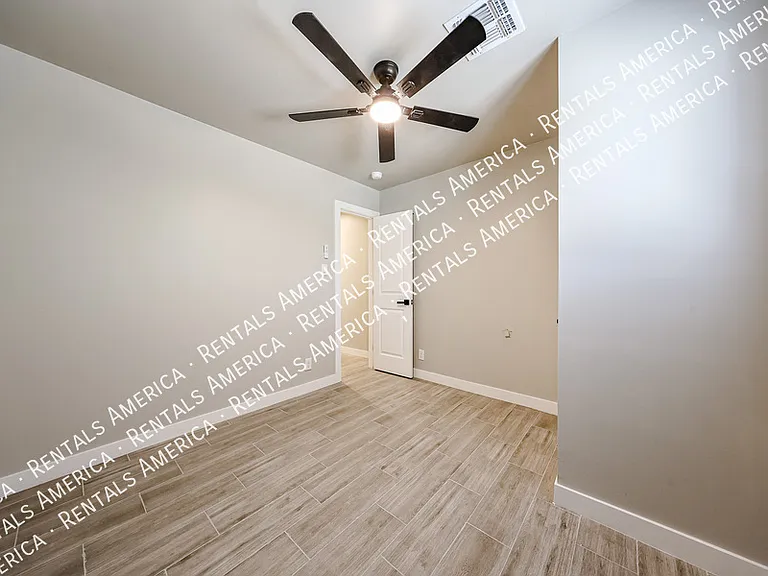 1704 E Pickrell Dr — Photo 22