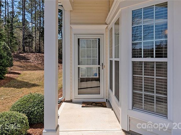 4th image of 1552 River Bend Blvd