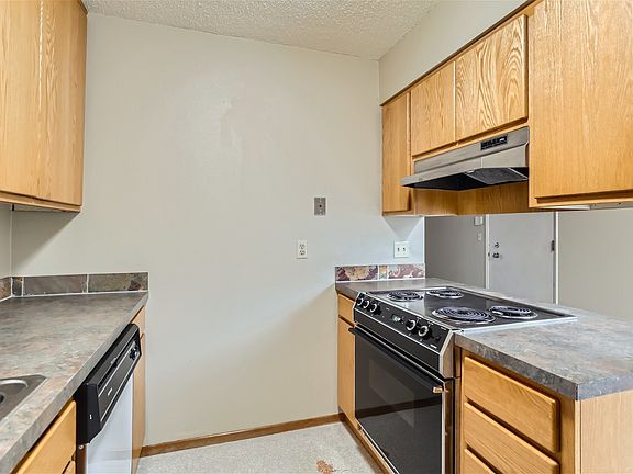 4th image of 4628 SW Condor Ave #0