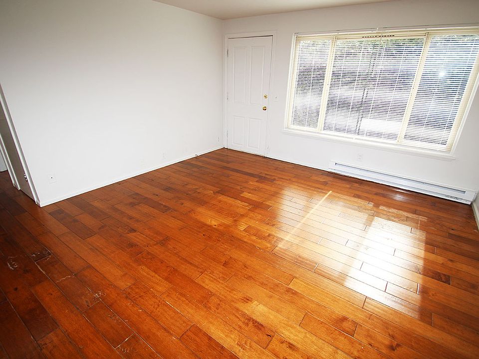 1st image of 10525 24th Ave NE APT 101