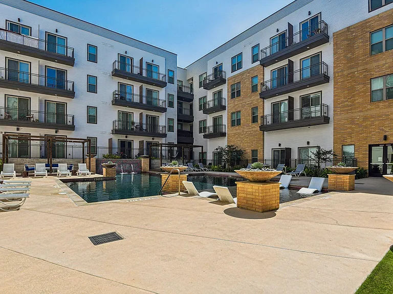 Rivera on Broadway Apartments — Photo 65