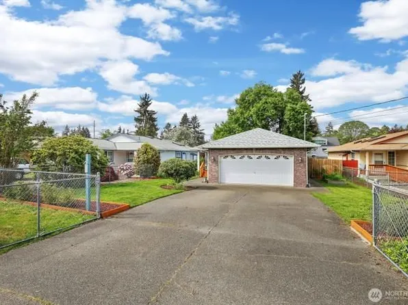 177 132nd St E, Tacoma, WA 98445