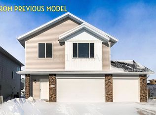 310 5th St E, Horace, ND 58047
