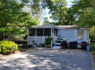 302 W Warren St, Emerald Isle, NC 28594