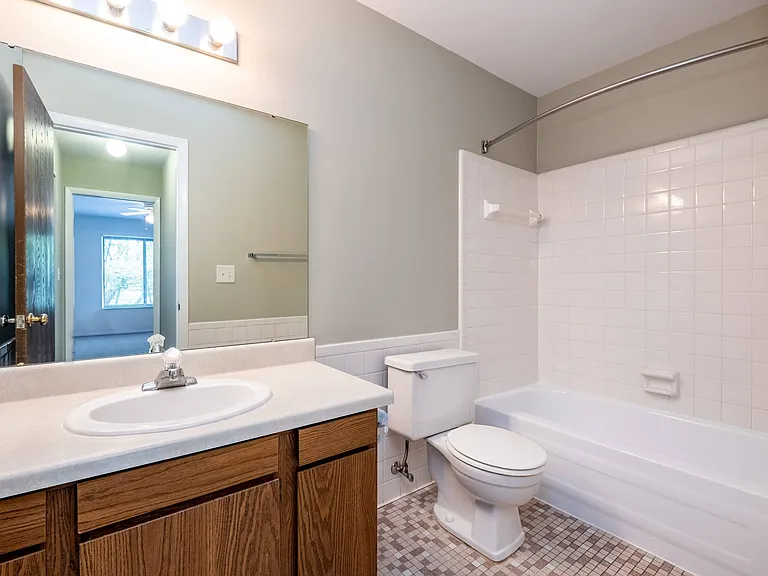 Maplecrest Apartments — Photo 24