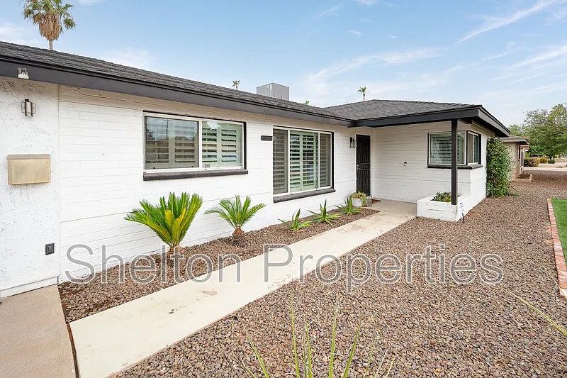 3 bed, 2.0 bath, 1477 sqft, $2,500 — Photo 2