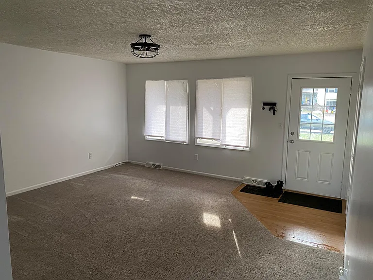 1393 Carriage Hill Dr SE — Photo 2