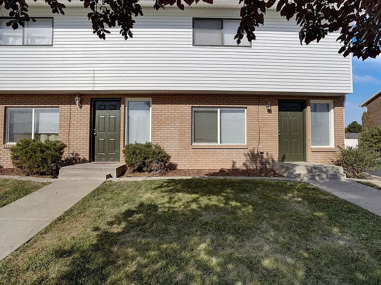 Westmont Townhomes — Photo 6