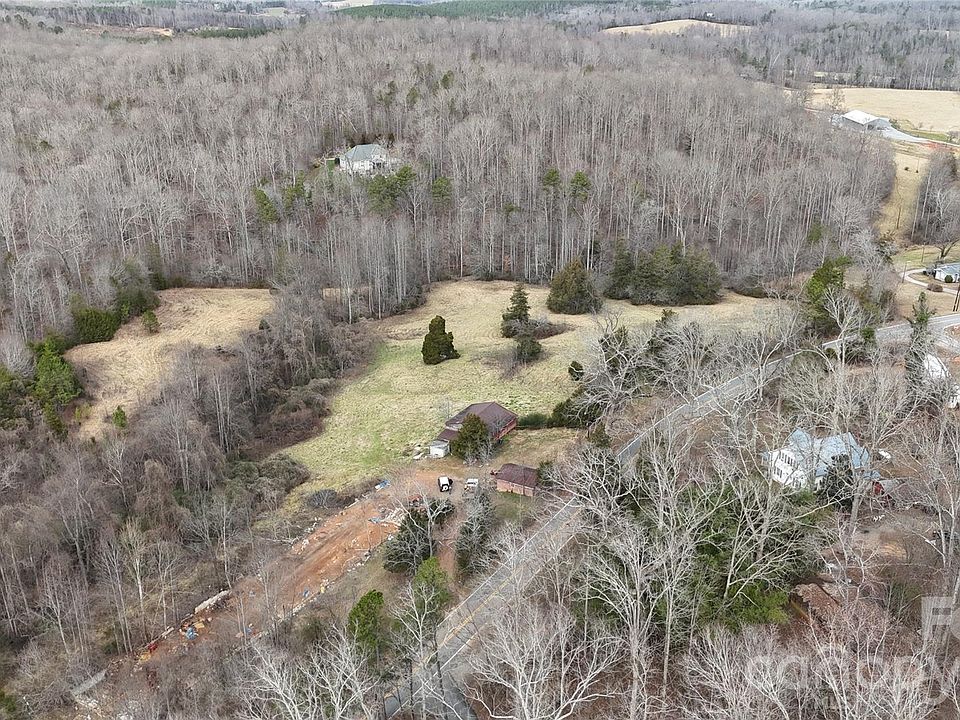 1st image of 900 Rock Rd