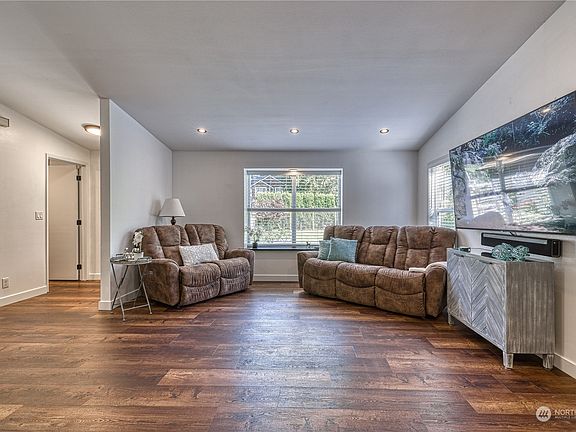5th image of 36955 Tamarack Drive NE