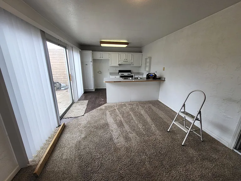 2 Castle Way — Photo 3