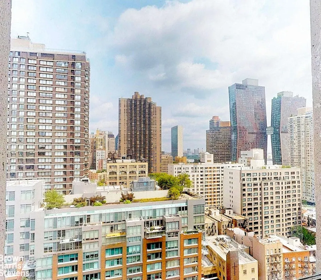 300 East 33rd Street — Photo 4