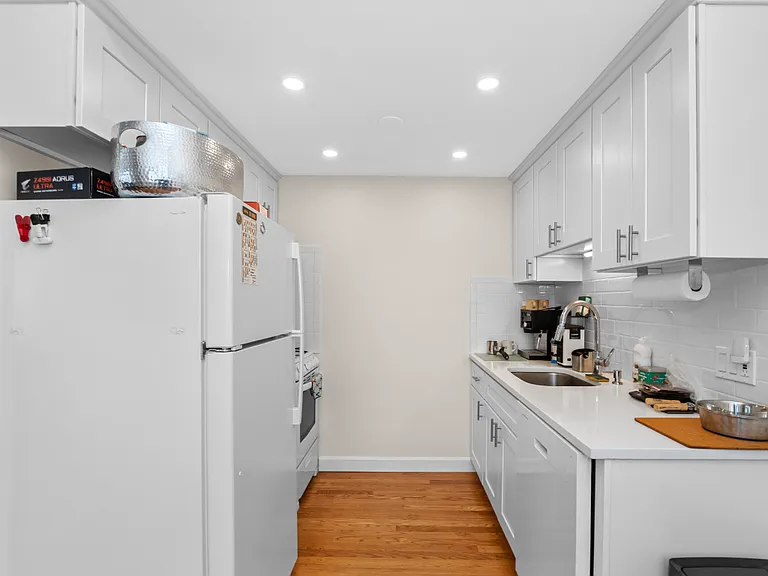 50 Main St #11 — Photo 8