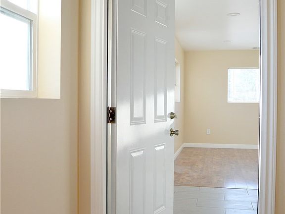 4th image of 17132 Saticoy St #A