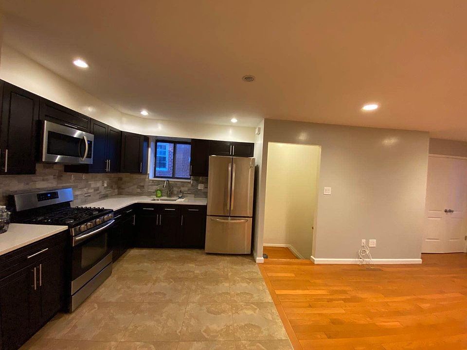 1st image of 116 Bay 28th St Floor 3