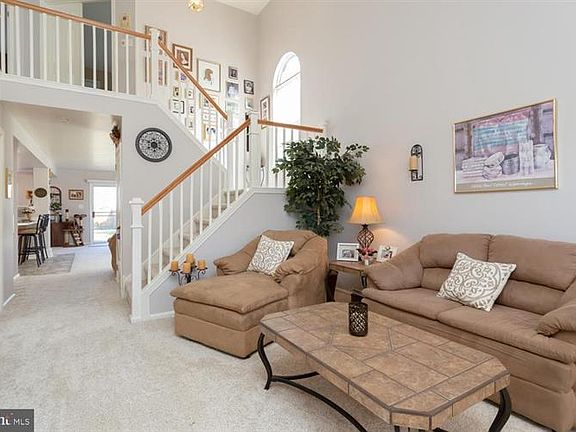4th image of 125 Redden Ln