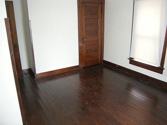 4th image of 634 Wellmeier Ave