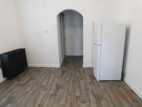 5th image of 802 E 6th St APT 2