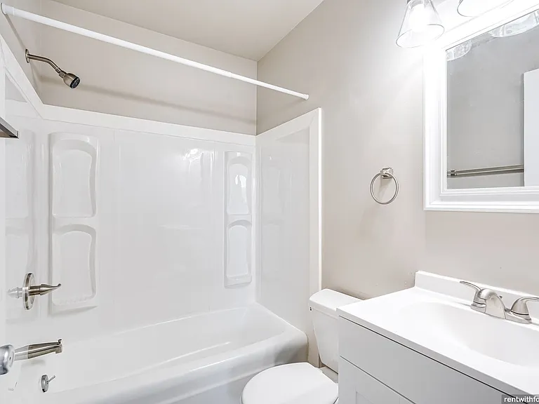 205 Adams St — Photo 7