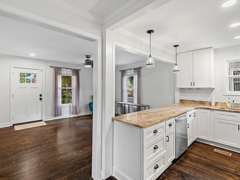 506 N Maple St — Photo 6