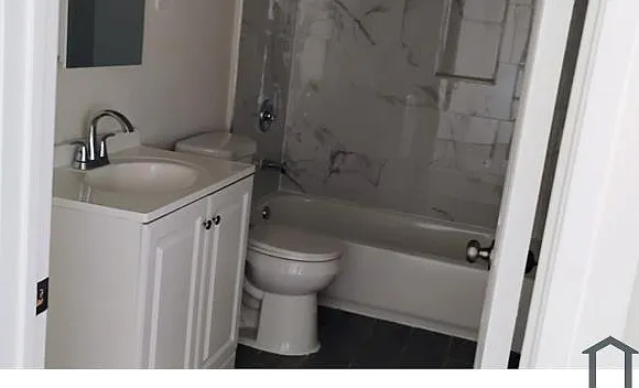 2505 Hancock St #208 — Photo 4