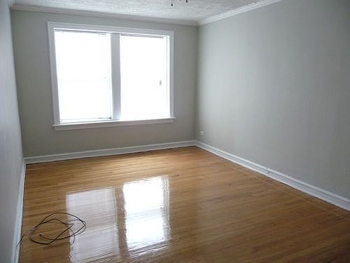 3rd image of 4750 N Whipple St APT F1