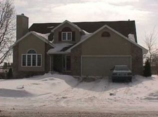 1610 Creekside Ln, Green Bay, WI 54311