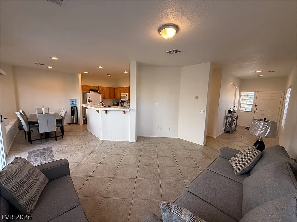 3 bed, 2.5 bath, 1769 sqft, $2,150 — Photo 3