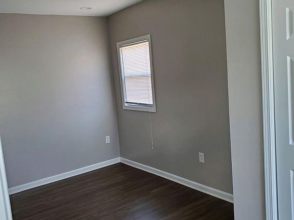 5th image of 1372 W 58th St