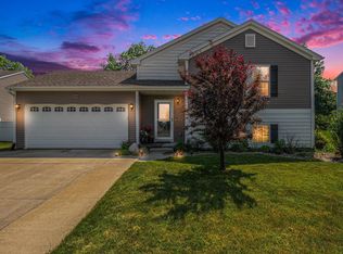 3716 Amber Oaks Dr, Howell, MI 48855