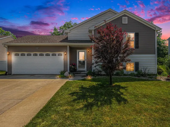 3716 Amber Oaks Dr, Howell, MI 48855