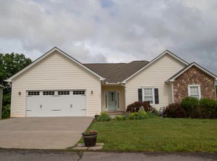 1087 Barrow Hills Dr, Huddleston, VA 24104