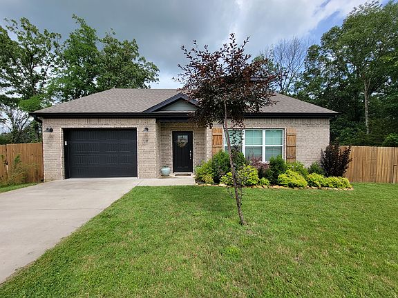 2nd image of 17 Eastleigh Cir