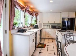 6 Willett Pond Rd, Westwood, MA 02090