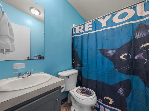 102 Foxtree Ct, Benson, NC 27504