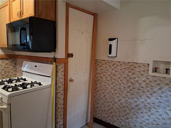 4th image of 2226 E 70th Ter