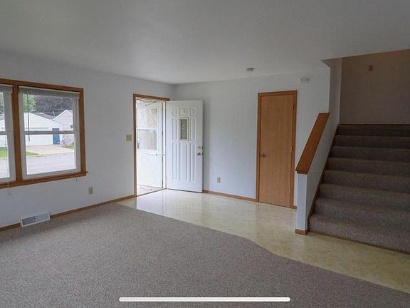 4th image of 2924 Fairchild St E #2924