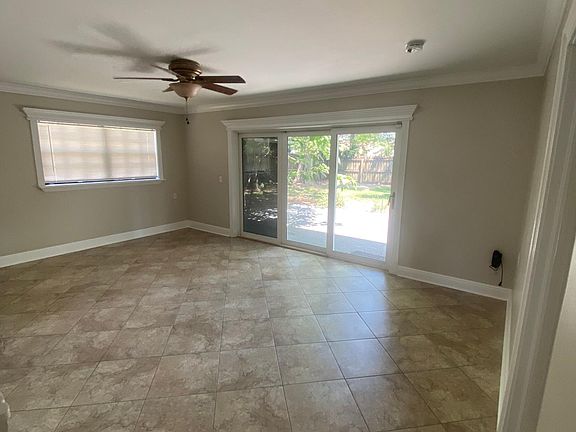5th image of 2105 W Dallas Ave