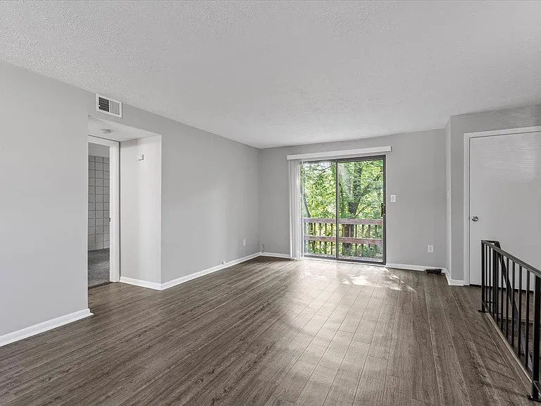 Shaler Highlands Apartments — Photo 15